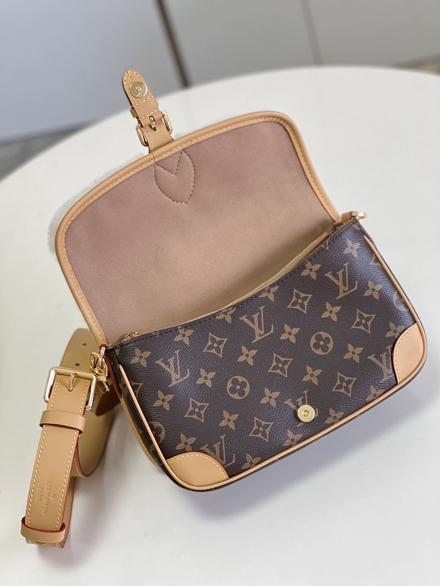 L0vis Vvtt0n Diane Bag M46317 