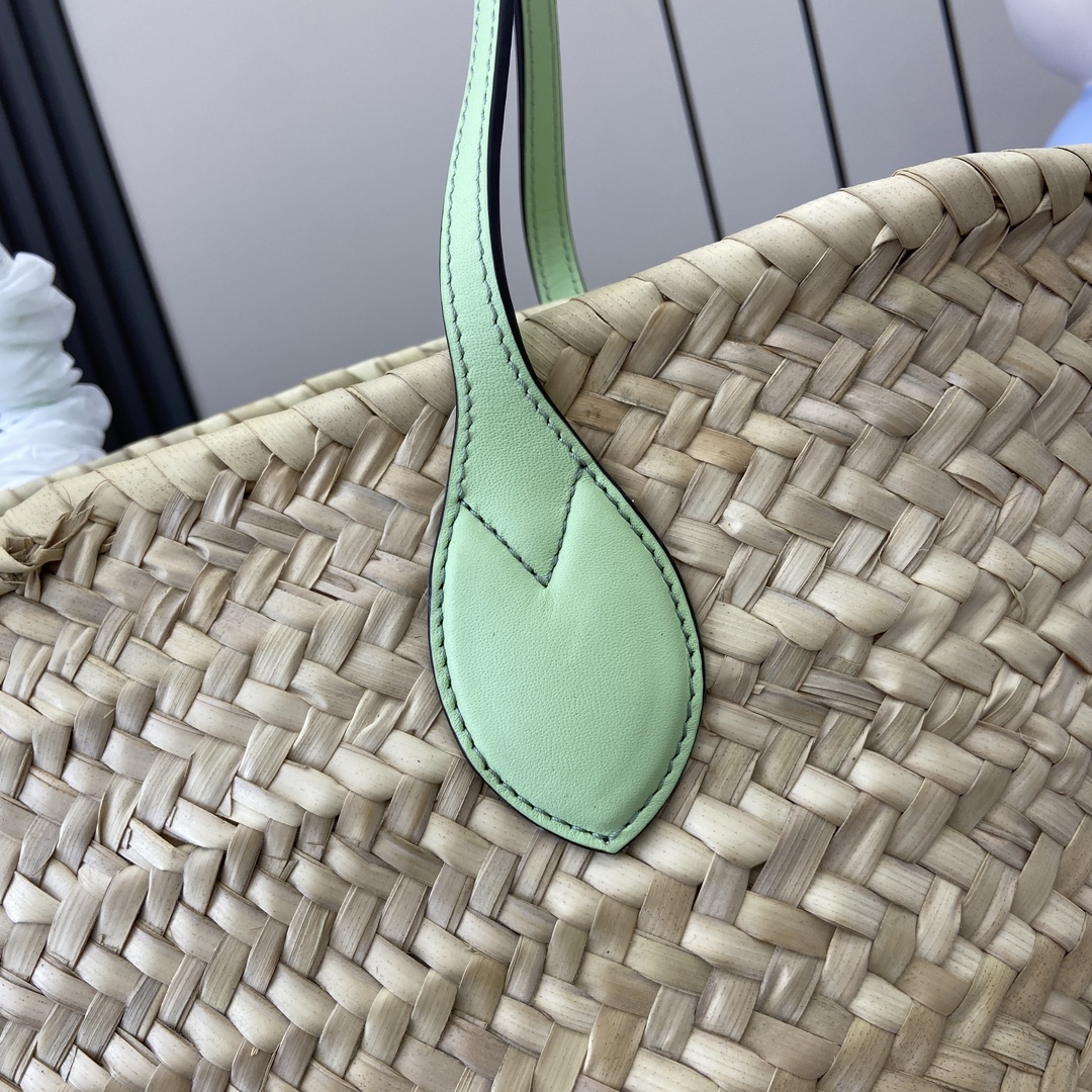Bagsaaa Gvc*1 Small Straw Tote With Gvc*1 Logo 779524 Pale Green - 26 x 22.5 x 18 cm