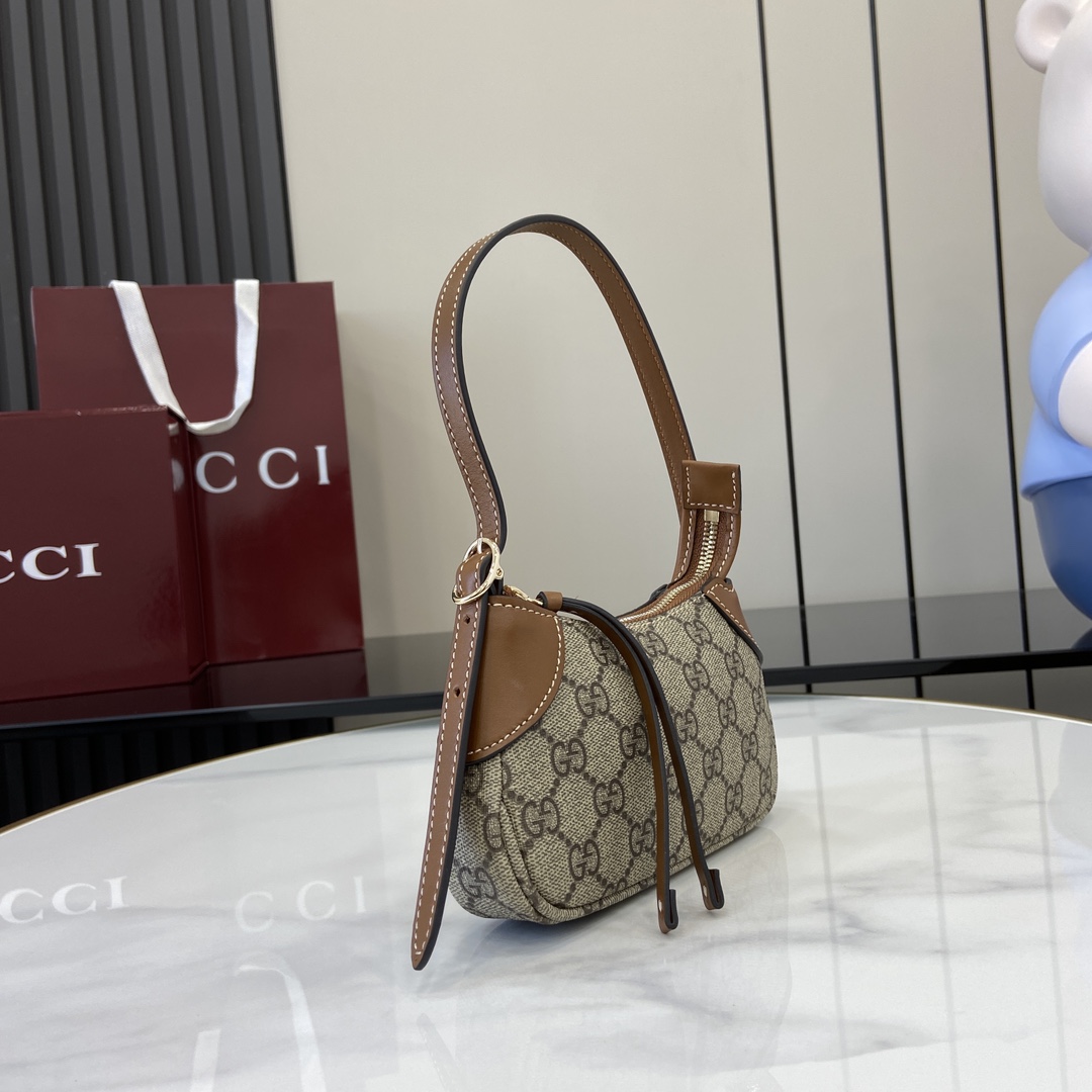 Bagsaaa Gvc*1 GG Emblem S*per mini shoulder bag 820696 - 23 x 13 x 2cm